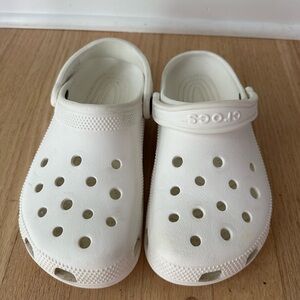 CROCS Gently used women’s Crocs in size 7, white color